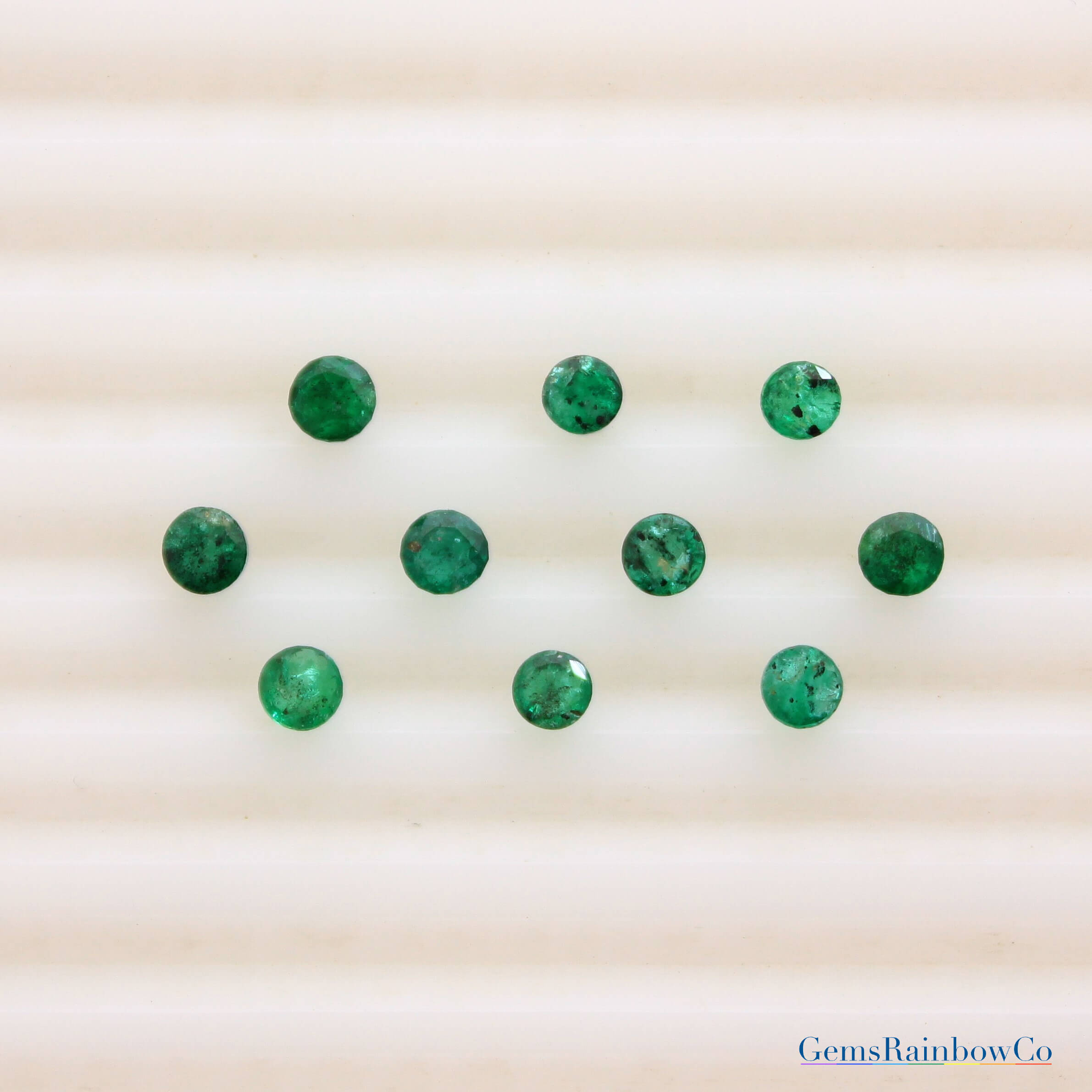 Emerald Green Round 2 mm to 5 mm Loose Gemstone